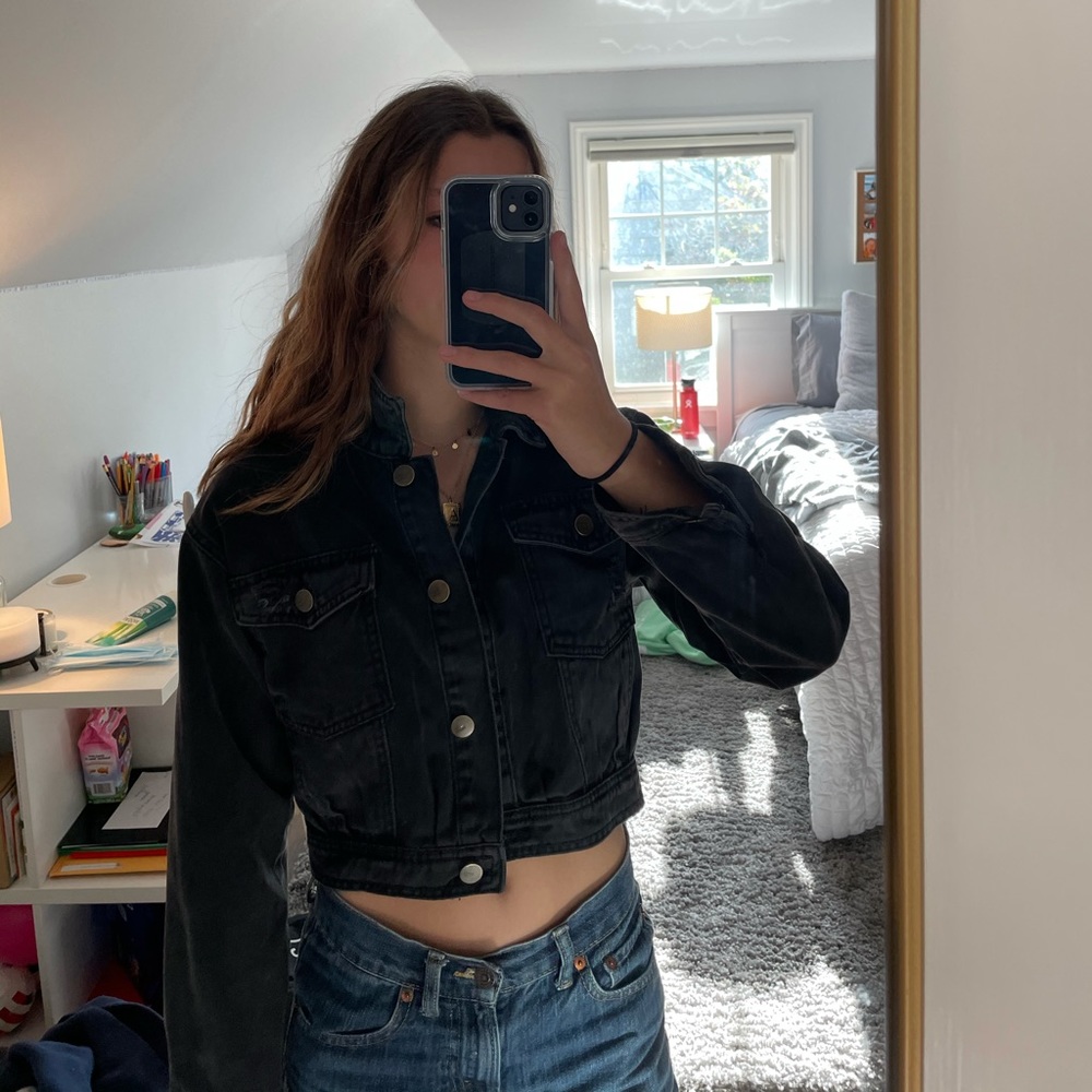 Adorable Black cropped jean jacket
